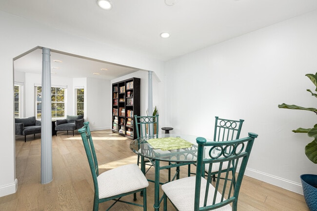 Building Photo - 4025 Rolling Meadow Ln