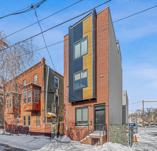 Building Photo - 1645 W Cabot St