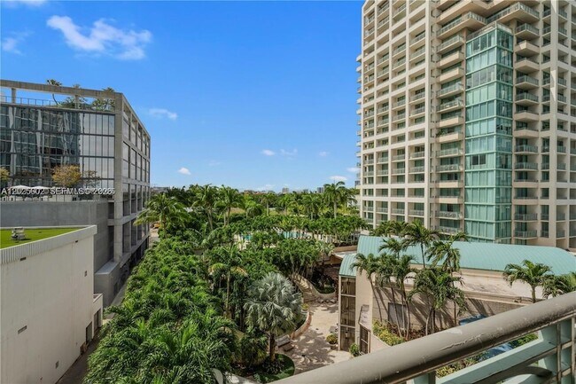 Building Photo - 3400 SW 27th Ave