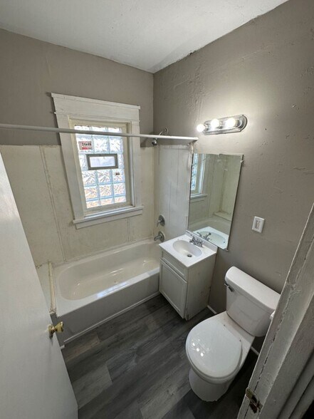 Building Photo - 3233-3233 W Burleigh St