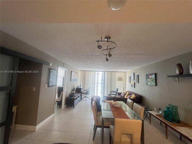 Building Photo - 18051 Biscayne Blvd