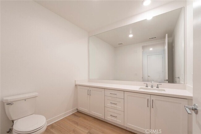 Building Photo - 3211 Rivington