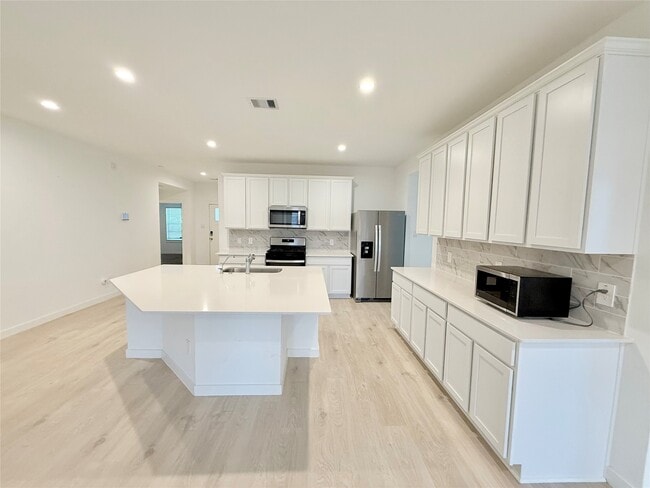 Building Photo - 31611 Farlam Farms Trl