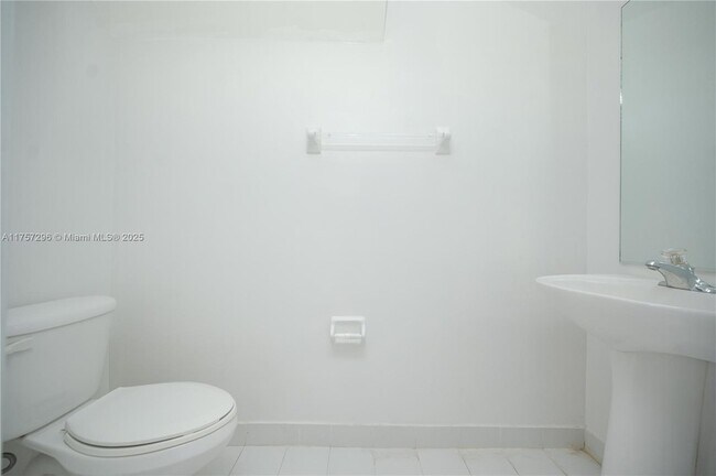 Building Photo - 445 NE 21st Ave