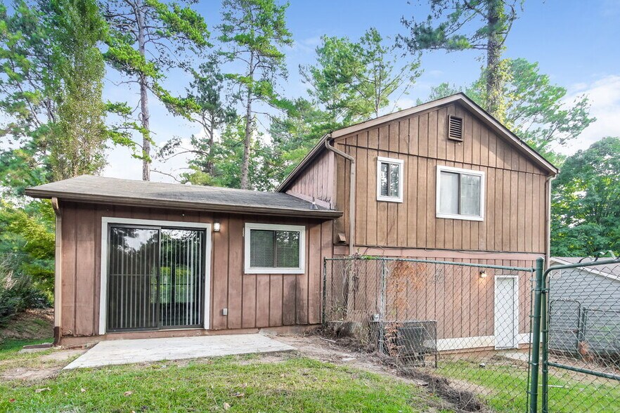 Building Photo - 5545 Rock Springs Rd