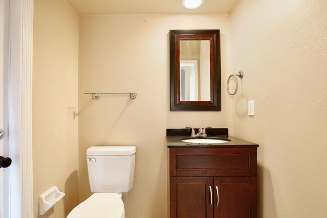 Building Photo - 15601 Bay Vista Dr