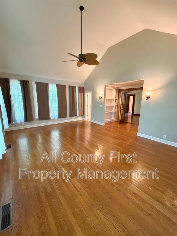 Building Photo - 2438 Kings Arms Dr