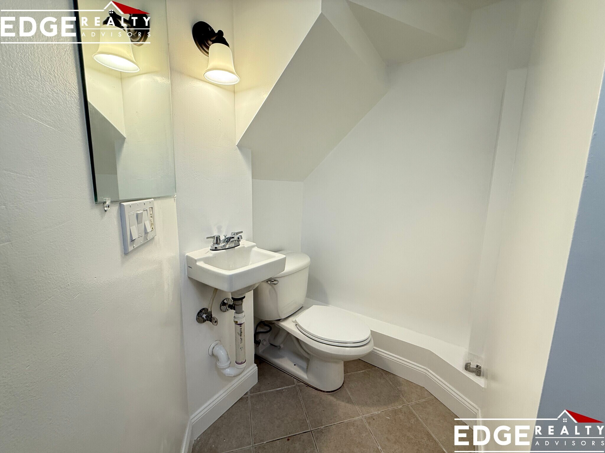 Building Photo - 7 Delaware Pl