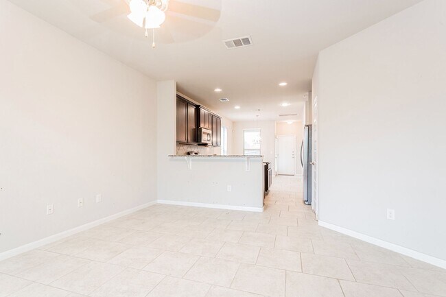 Building Photo - 605 Allenscreek Way-
