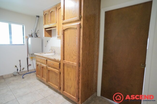 Building Photo - Gorgeous Northwest Bakersfield Home with H...