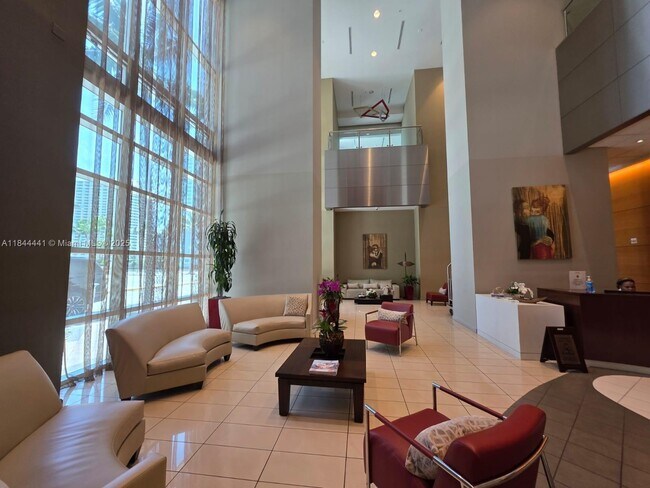 Building Photo - 300 S Biscayne Blvd
