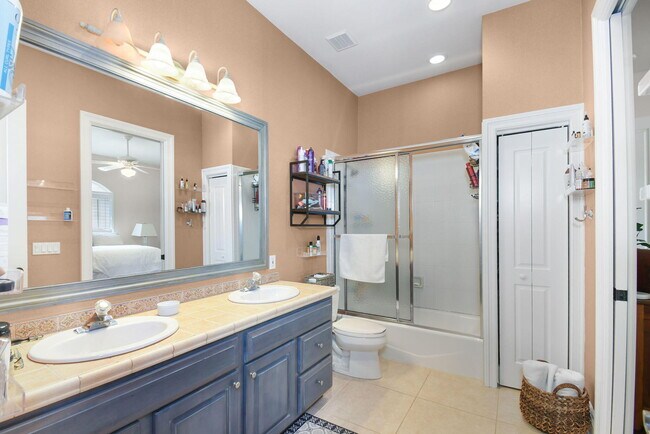 Building Photo - 7934 SE Country Estates Way