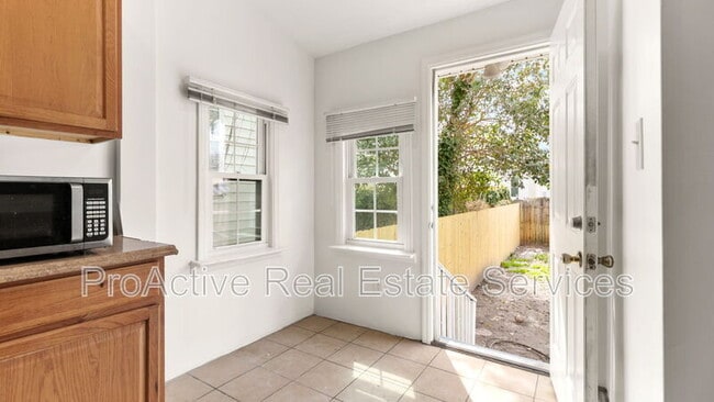 Building Photo - 417 W 30th St