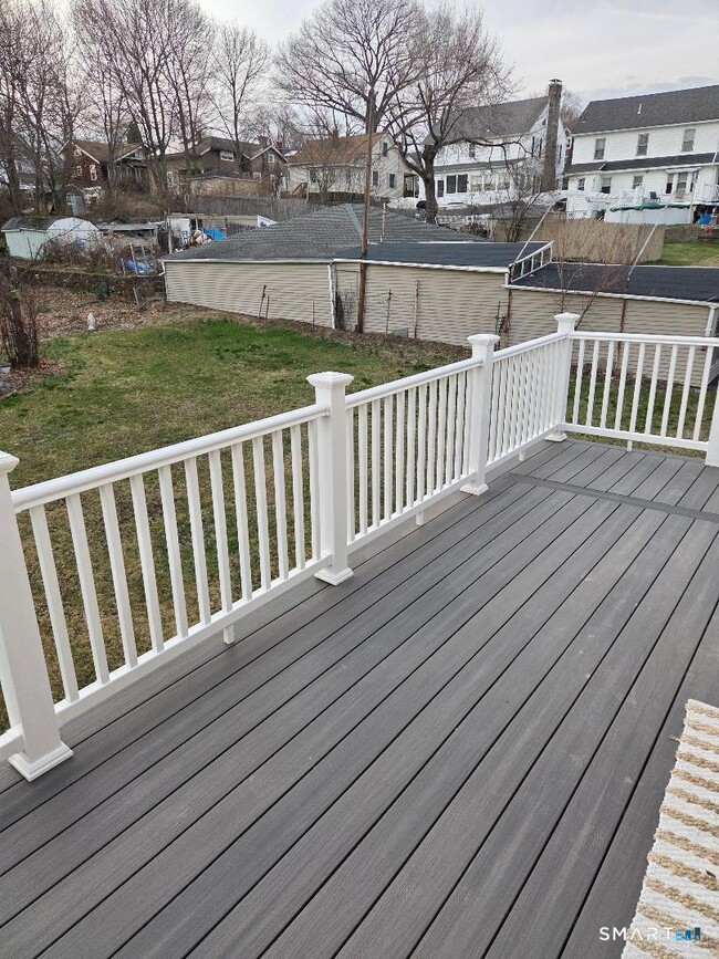 Building Photo - 72 Walnut St