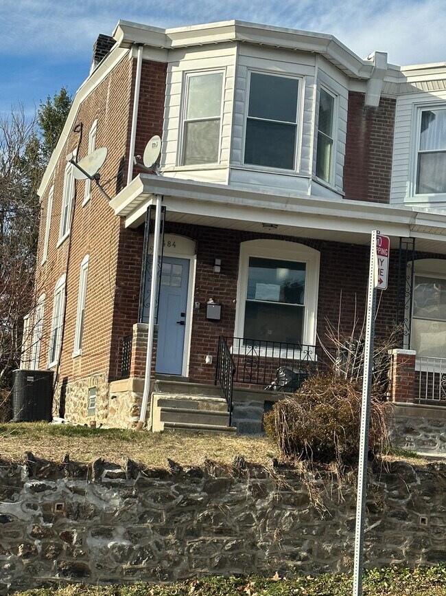 Building Photo - 484 Shurs Ln