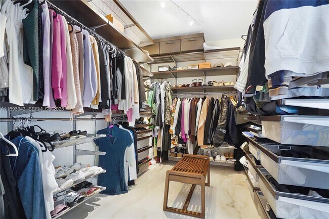 Building Photo - 1000 West Ave