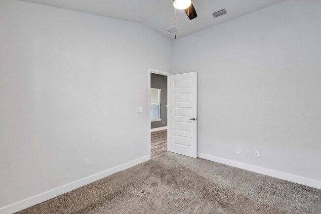 Building Photo - 5348 Lugo St