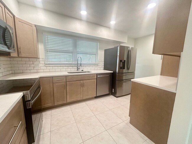 Building Photo - Charming 2 bedroom/1 Bathroom Home in Shore Acres