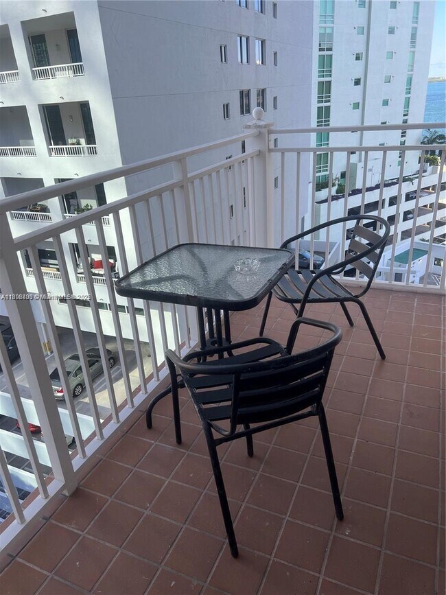 Building Photo - 185 SE 14th Terrace