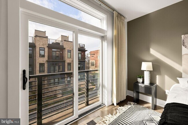 Building Photo - 153 Winsome Cir