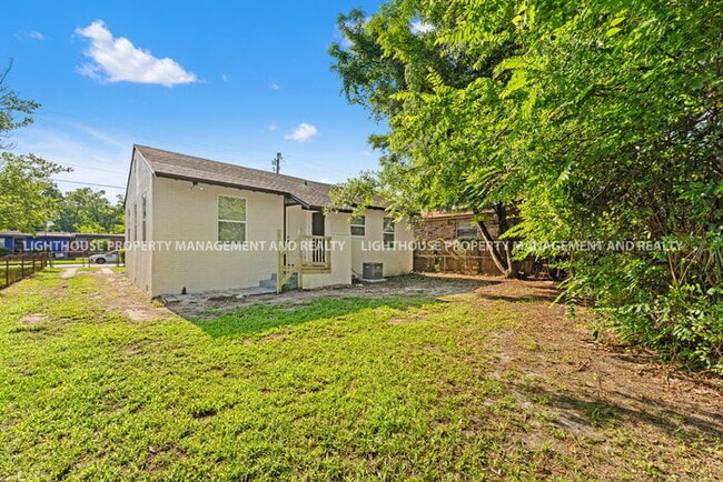 Building Photo - 3 bed/1 bath home in Grand Park