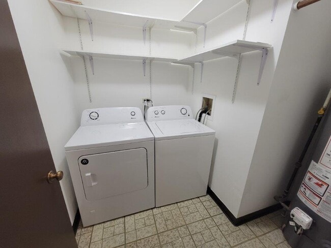 Building Photo - 830 Knottingham Dr