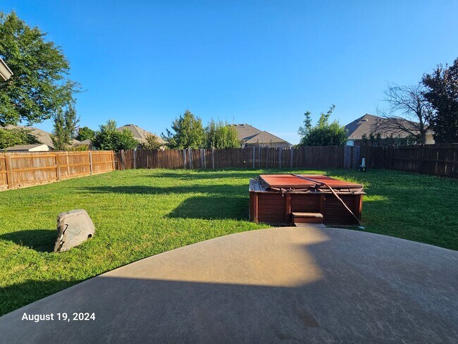 Building Photo - 3 (Bed)/2.5 (Bath) w/ Storm Shelter and Po...