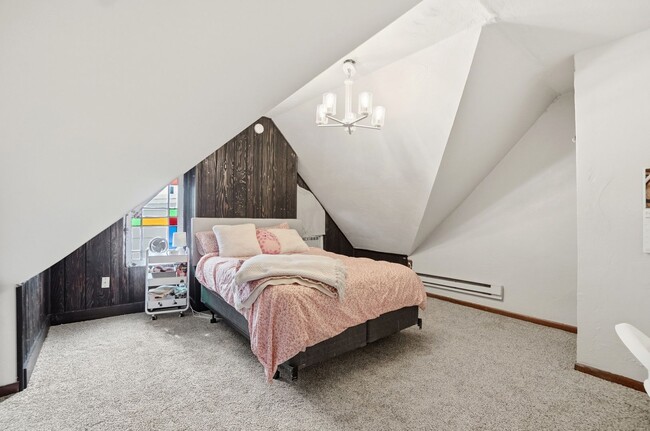 Building Photo - 7 bed/2 bath on Rohs St., Mins. from UC for Only $600/pp ($4,200/mo)!