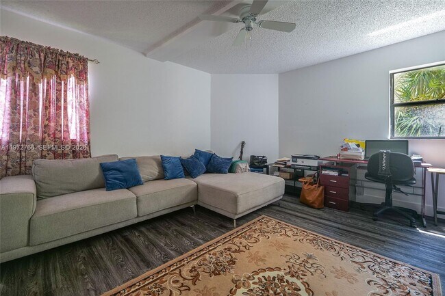 Building Photo - 7200 Radice Ct