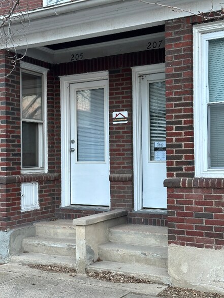 Primary Photo - 207 E 4th St