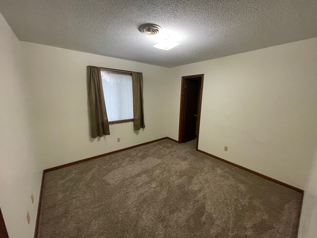 Building Photo - 2-bed 1-bath condo located in Urbana!