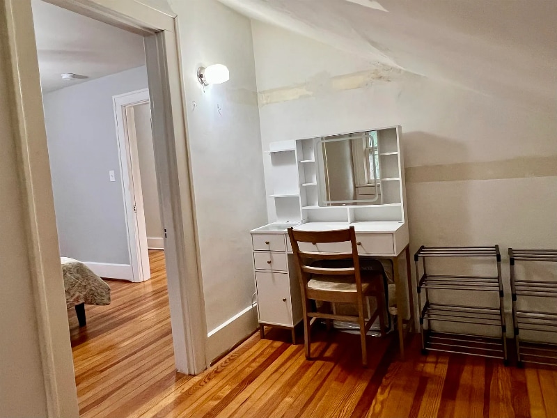 Building Photo - 511 Bowling St