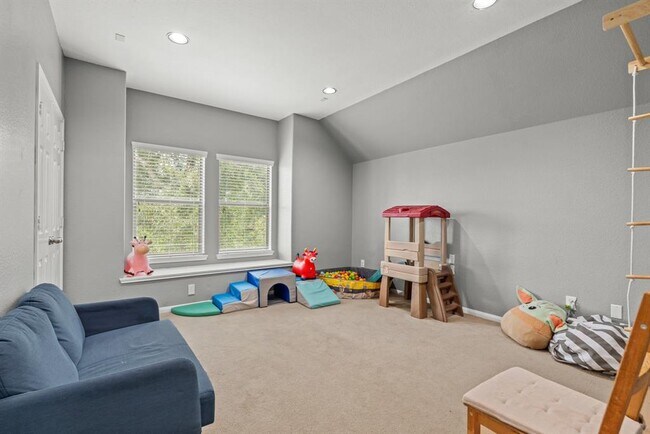 Building Photo - 14402 Hazeldale Dr