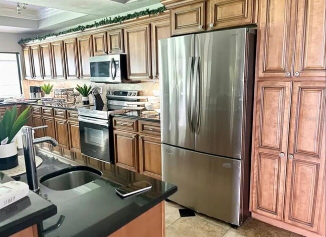 Building Photo - 1102 Sugartree Dr S