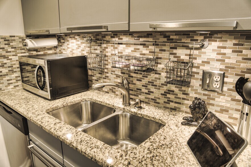 Kitchen - 2430 Grandview Ave