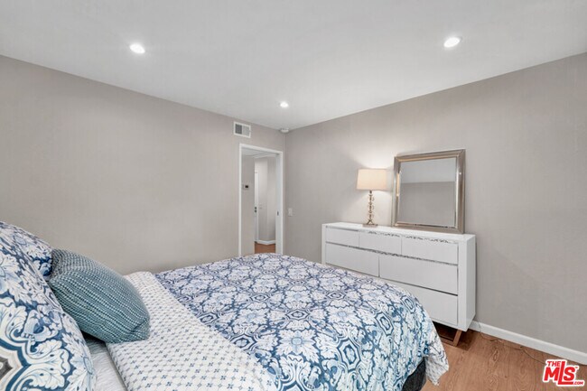 Building Photo - 4720 Park Granada