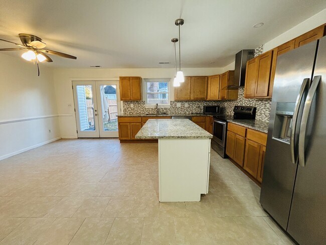 Building Photo - 5607 Gates Landing Rd