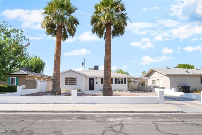 Primary Photo - 1054 E Hassett Ave