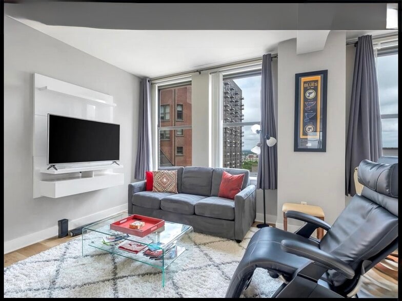 Building Photo - 314 N Broadway