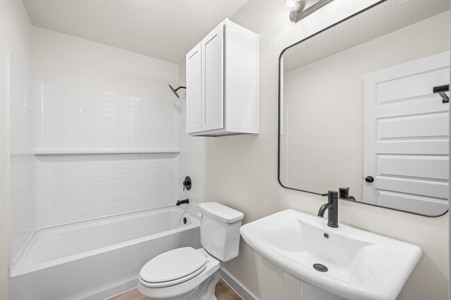 Building Photo - Charming Cottage in Frenship ISD!