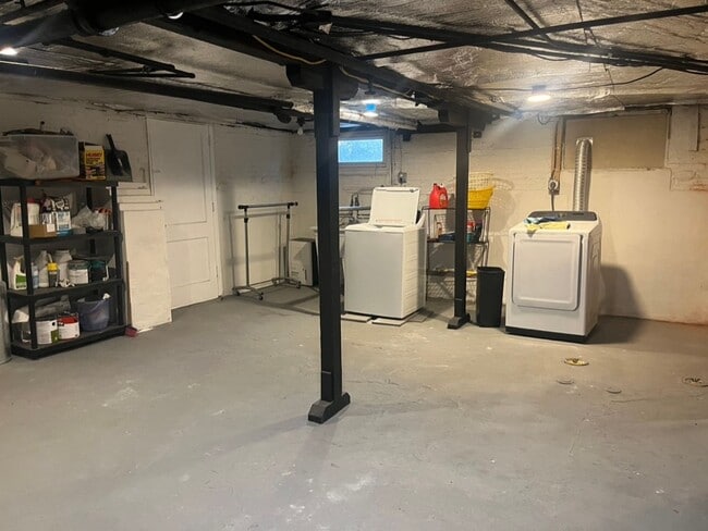 Building Photo - Brookland Grand 4917 sqft 8bd 3.5bth Home | Huge Front Porch | Large Back Yard