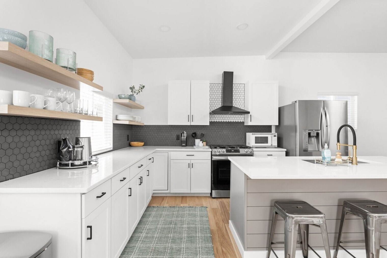 Building Photo - 305 Parkway Ave