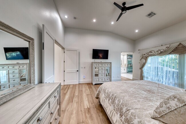 Building Photo - Stunning Green Valley, Guard Gated Community, Pool Home!