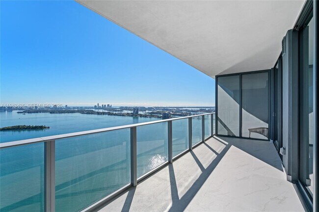 Building Photo - 700 NE 24th St