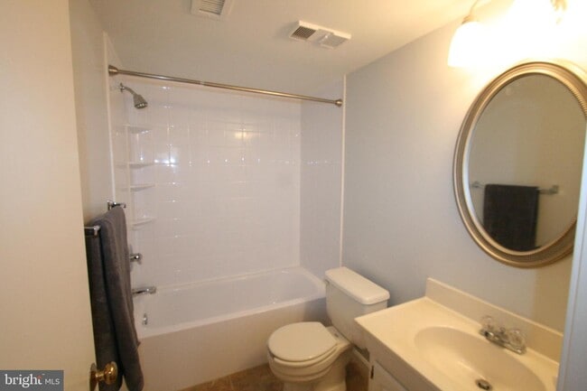 Building Photo - 5900 Cove Landing Rd