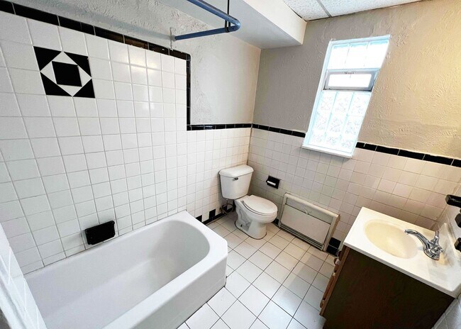 Building Photo - 596 Lowell Ave