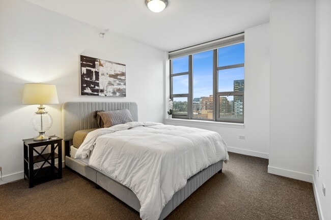 Building Photo - 200 N Jefferson St