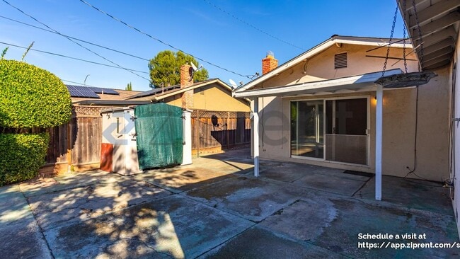 Building Photo - 95 Colleen Way