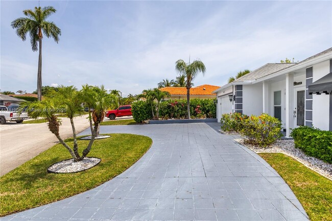 Building Photo - 4902 N Travelers Palm Ln