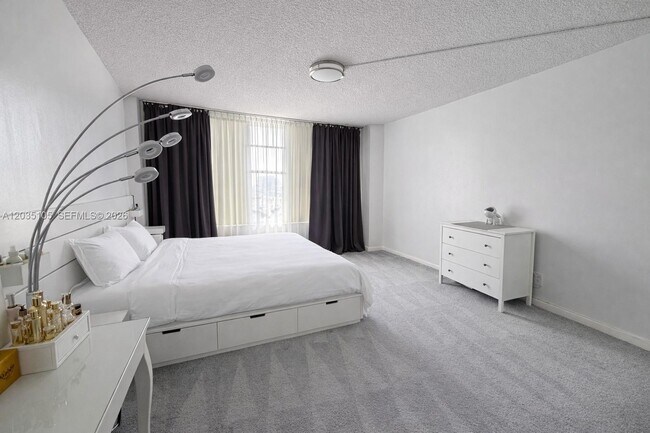 Building Photo - 3800 S Ocean Dr